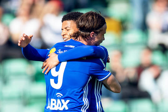 Sundsvalls Linus Hallenius jublar