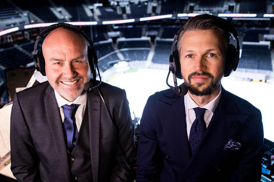 Viasats kommentator Niklas Holmgren och expertkommentator