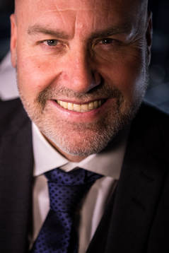 Viasats kommentator Niklas Holmgren
