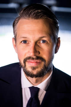Viasats expertkommentator Rickard Wallin