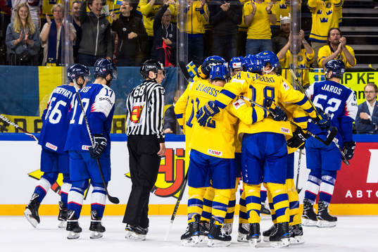 Sveriges spelare jublar