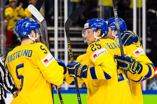 Sveriges Jacob de la Rose jublar med lagkamrater
