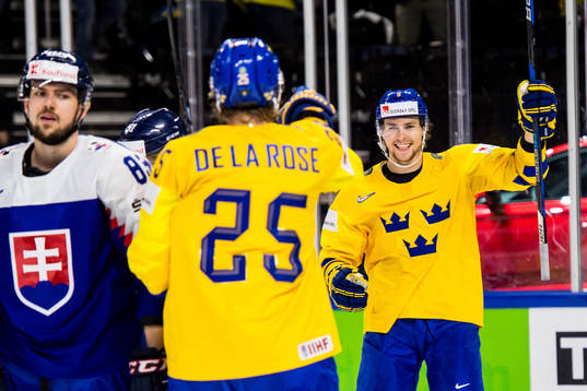 Sveriges Jacob de la Rose jublar mot Adrian Kempe