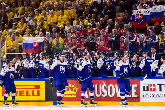 Slovakiens Ladislav Nagy jublar med båset