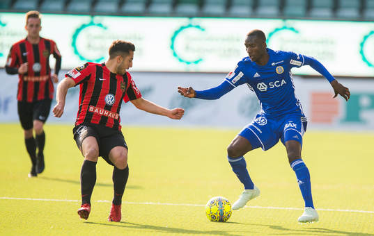 Sundsvalls Peter Wilson i närkamp mot Brommapojkarnas