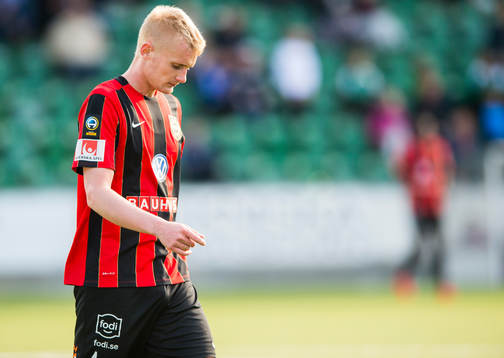 Brommapojkarnas Carl Starfelt deppar