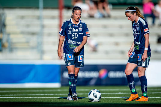 Linköpings Filippa Angeldal och Kosovare Asllani  deppar