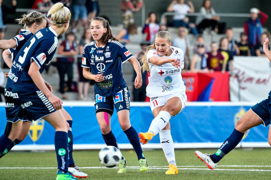 Rosengårds Lisa-Marie Utland  och Linköpings Elin