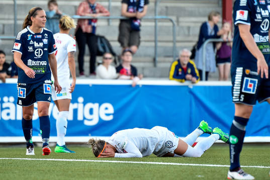 Rosengårds Sanne Troelsgaard Nielsen grinar illa