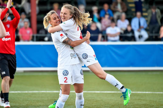 Rosengårds Nathalie Björn och Fiona Brown  jublar