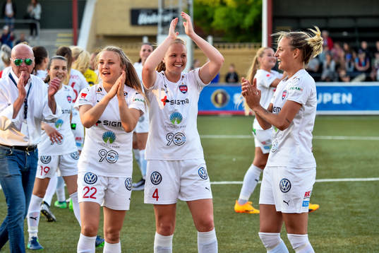 Rosengårds Fiona Brown , Glodis Perla Viggosdottir och