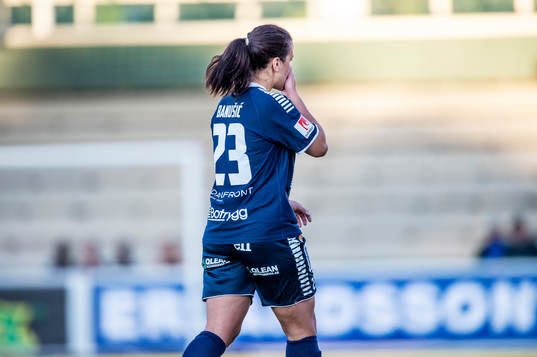 Linköpings Marija Banusic lämnar planen