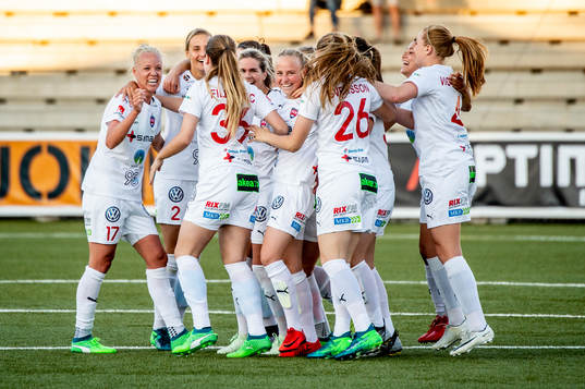 Rosengårds spelare jublar