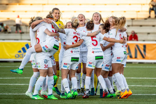 Rosengårds spelare jublar