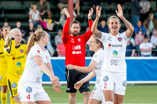 Rosengårds Nathalie Björn jublar med lagkamraterna