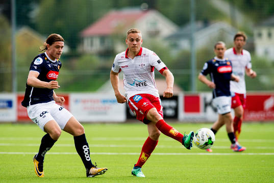 Julian Ryerson of Viking and Jo Sondre Aas of Levanger