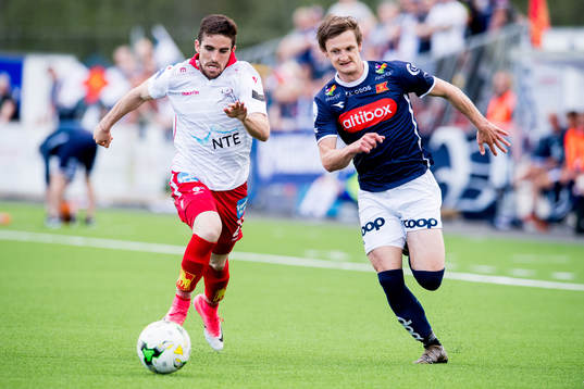 Adria Mateo Lopez of Levanger and André Danielsen of Viking