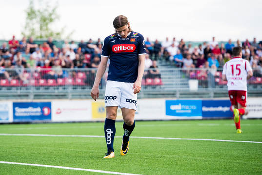 Julian Ryerson of Viking looks dejected