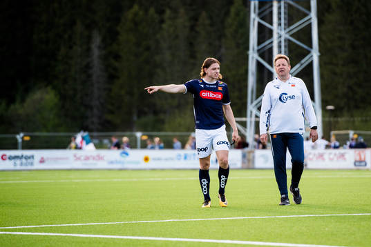 Julian Ryerson of Viking and Bjarne Berntsen, head coach of