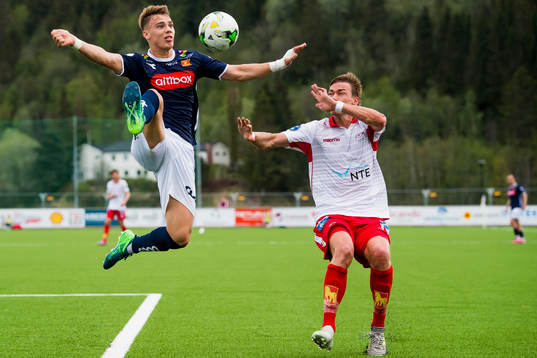 Markus Nakkim of Viking and Robert Stene of Levanger