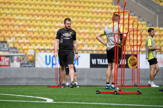 manager Jimmy Thelin