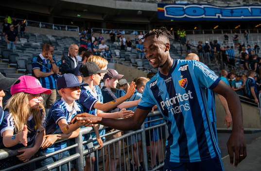 Djurgårdens Tinotenda Kadewere jublar