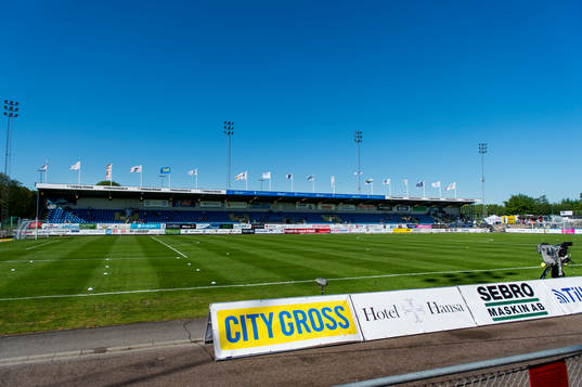 Översiktsbild över fotbollsplanen på Vångavallen