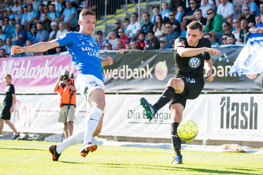 Trelleborgs Felix Hörberg och Malmö FFs Egzon Binaku