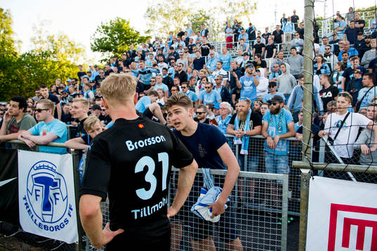 Malmö FFs Franz Brorsson i samtal med supportrar