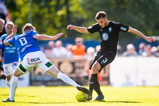 Trelleborgs Robin Nilsson och Malmö FFs Egzon Binaku