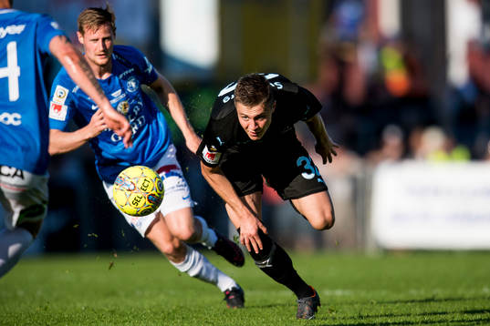 Trelleborgs Anton Tideman och Malmö FFs Mattias Svanberg