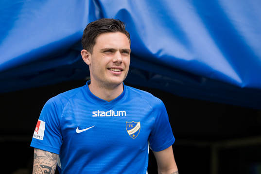 Norrköpings David Moberg Karlsson på väg in för