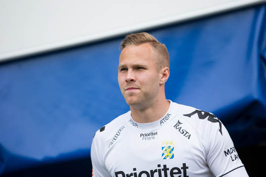 IFK Göteborgs Gustav Engvall på väg in för uppvärmning