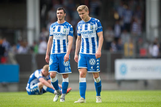 IFK Göteborgs Giorgi Kharaishvili och Carl Starfelt  deppar