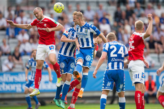 IFK Göteborgs Gustav Engvall med en nick mot mål
