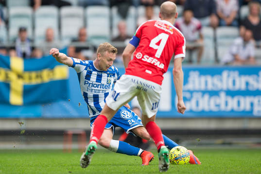 IFK Göteborgs Sebastian Ohlsson skjuter ett skott