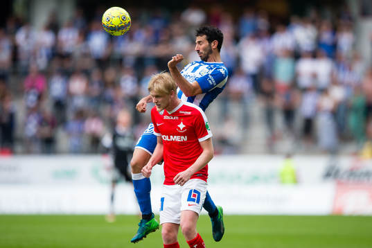 IFK Göteborgs André Calisir vinner en nickduell mot