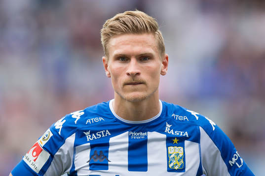 IFK Göteborgs Carl Starfelt innan fotbollsmatchen i