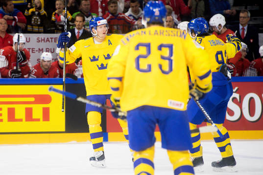 Sveriges John Klingberg jublar