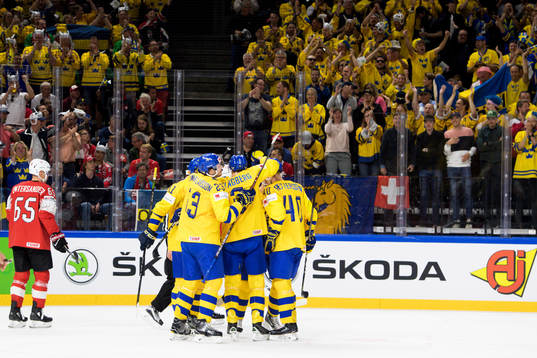 Sveriges Patric Hörnqvist jublar med lagkamrater