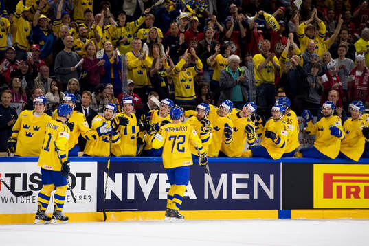 Sveriges Patric Hörnqvist jublar med lagkamrater