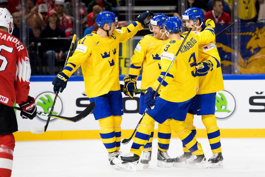 Sveriges Patric Hörnqvist jublar med lagkamrater