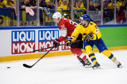 Sveriges Mika Zibanejad och Schweiz Lukas Frick