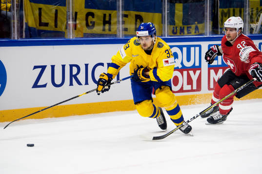 Sveriges Viktor Arvidsson och Schweiz Gaetan Haas