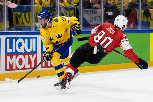 Sveriges Mika Zibanejad och Schweiz Joel Roman