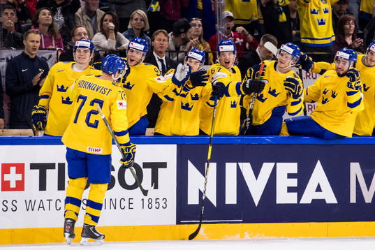 Sveriges Patric Hörnqvist jublar med båset