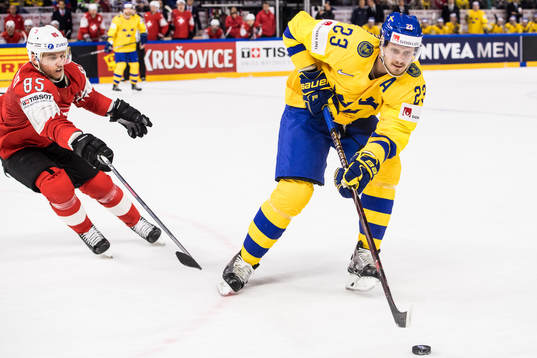 Sveriges Oliver Ekman Larsson och Schweiz Sven Andrighetto