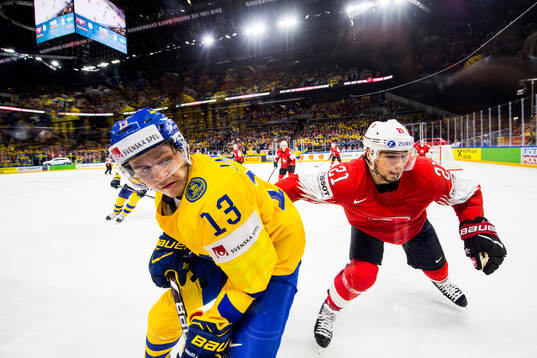 Sveriges Mattias Janmark och Schweiz Kevin Fiala