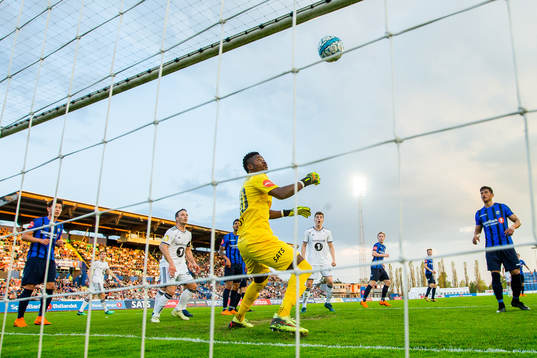 Mike Jensen of Rosenborg, goalkeeper Mandé Sayouba of