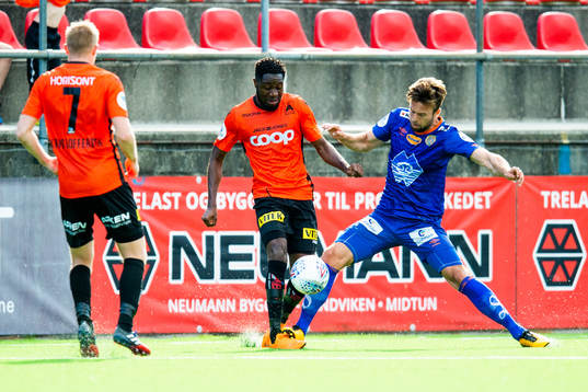 Dennis Agyare Antwi of Åsane and Kaj Ramsteijn of Aalesund